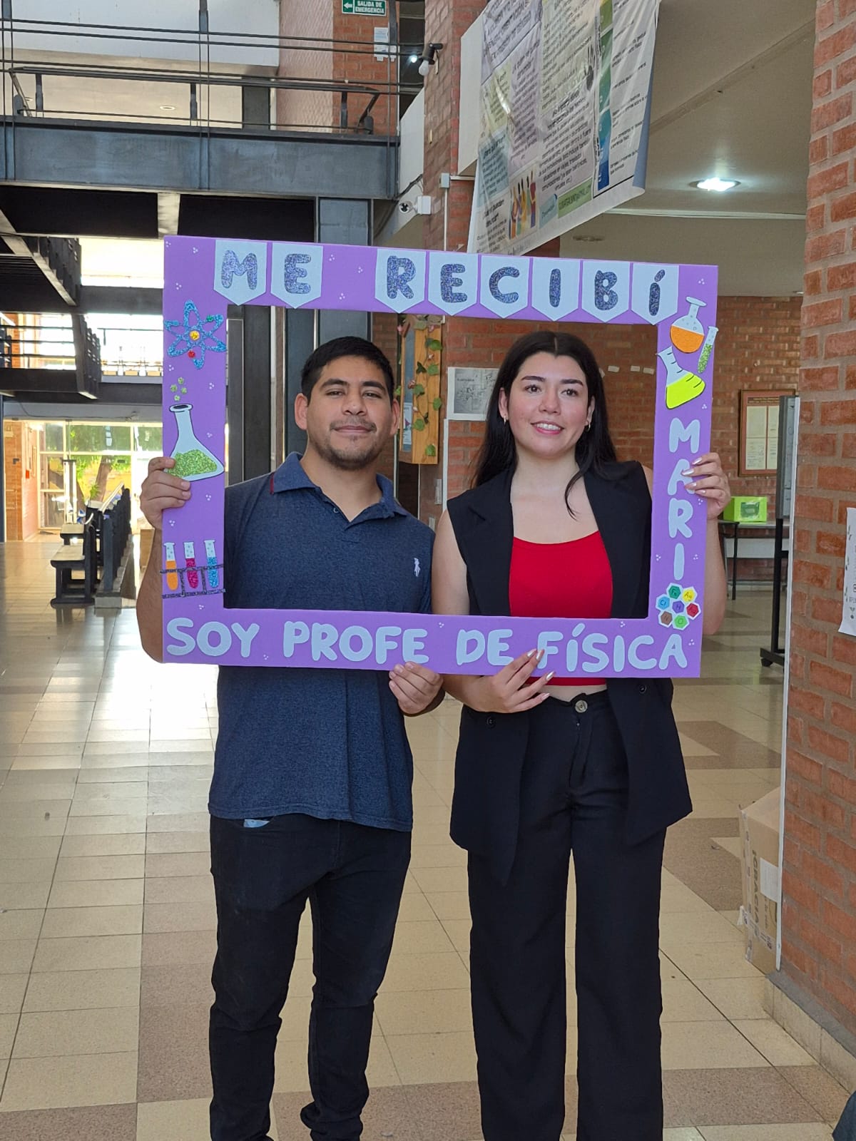 Dos nuevos egresados del Profesorado de Física